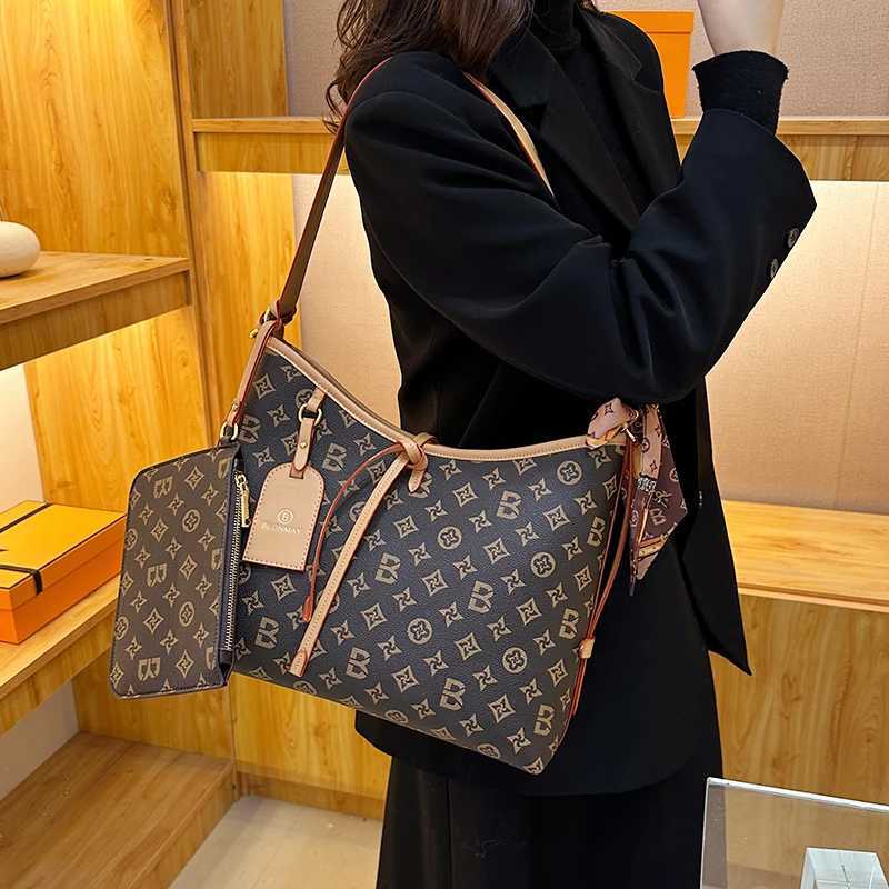 Classic Women Leather Handbag Crossbody Bag High End Shoulder Tote Elegant Vintage H251229