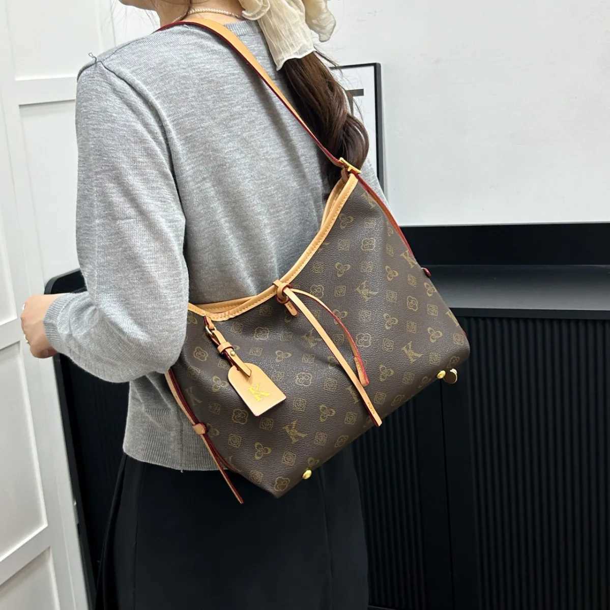 2025 Minimalist Shoulder Bag Multi-Way Convertible Top Handle Crossbody Purse for Women Sleek Day to Night Carryall H251229