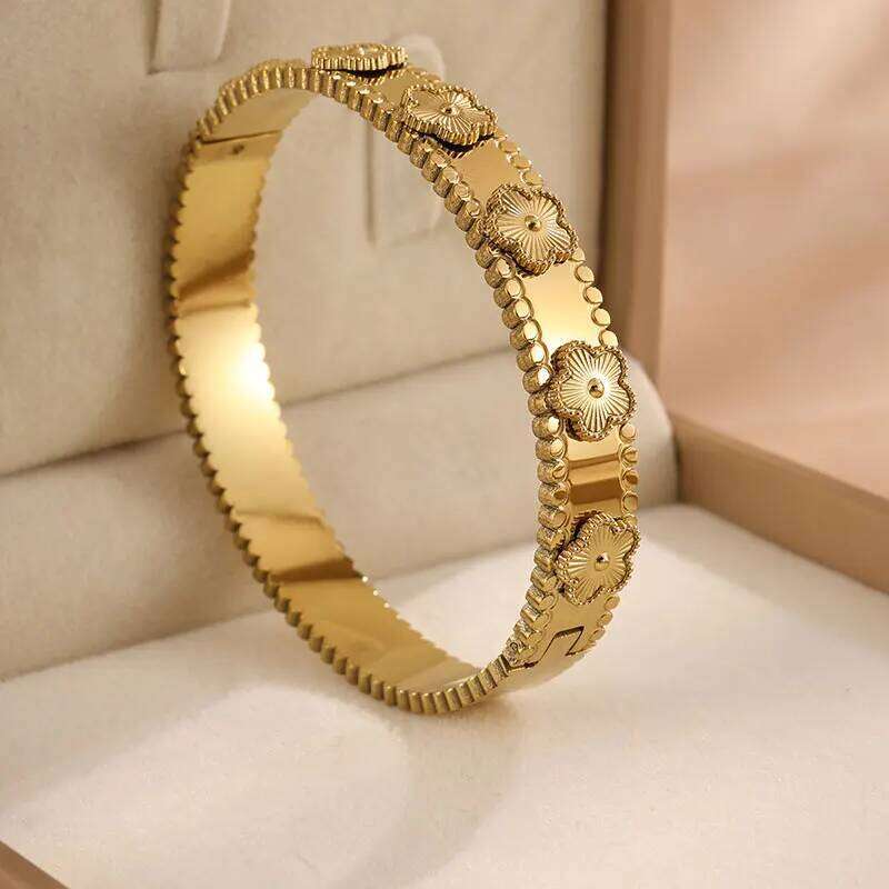 ZAKOL Stainless Steel Four-Leaf Clover Diamond Design Bracelet Jewelry, Suitable For Daily Matching Style Birthday Gifts