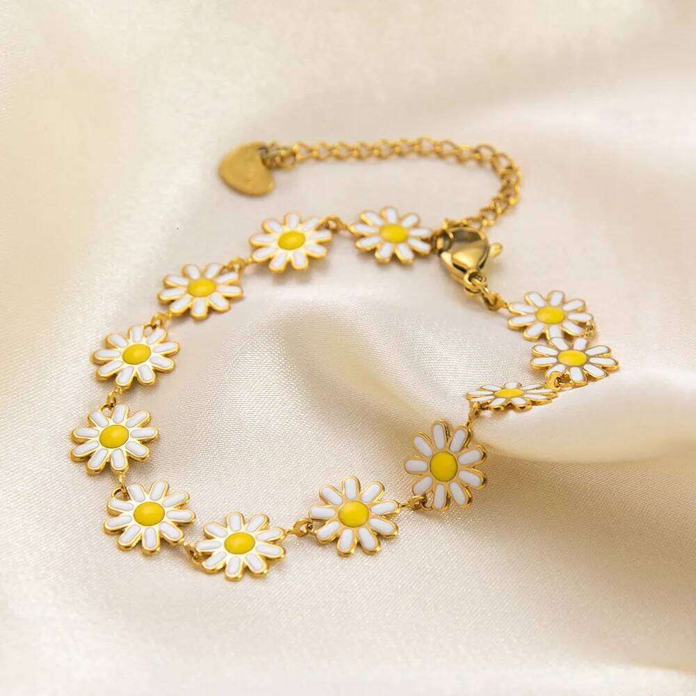 Simple Stylish Daisy Titanium Bracelet, High-end and Non Fading, Niche Design Stainless Steel Jewelry for Woman Gift 25H1229