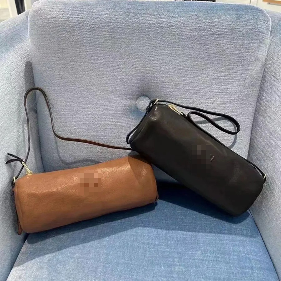 Chic Women's Shoulder Bag: Compact Retromodern Design & Practical Pencil Compartment