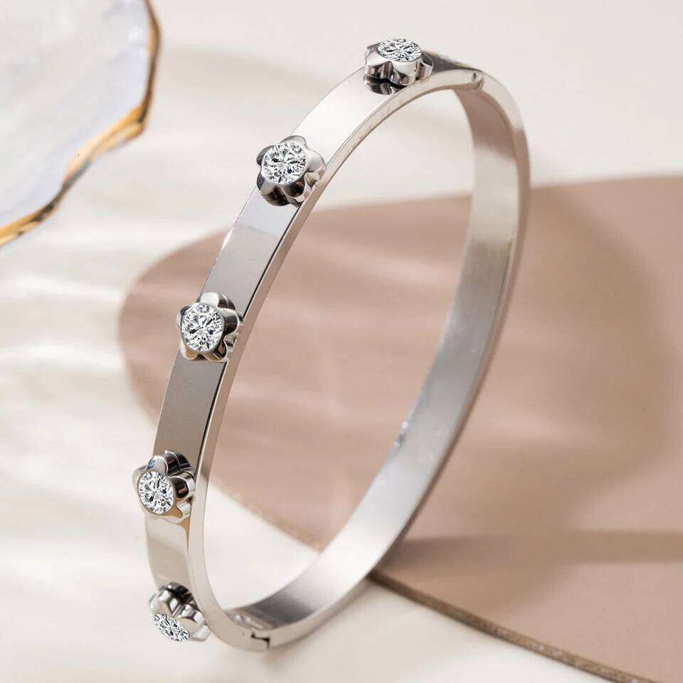 ZAKOL New Five-leaf Flower Heart Zircon Inlaid Stainless Steel Bracelet for Women High Quality Waterproof Jewelry Gift Clover