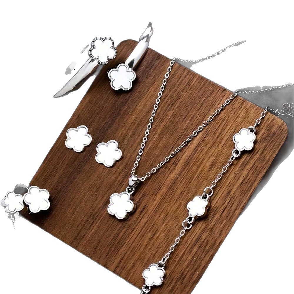 Luxury Brand Designer Jewelry European And American Hot-Selling Five-Petal Flower 5-Piece Set Necklace Bracelet Bangle Earrings Ring European And Amer