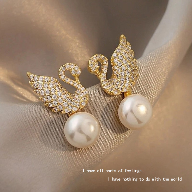 Luxury Brand Designer Jewelry S925 Silver Needle Korean Version New Hot-Selling Women's Earrings Simple Elegant Versatile Stud Earrings Tiktok Sa