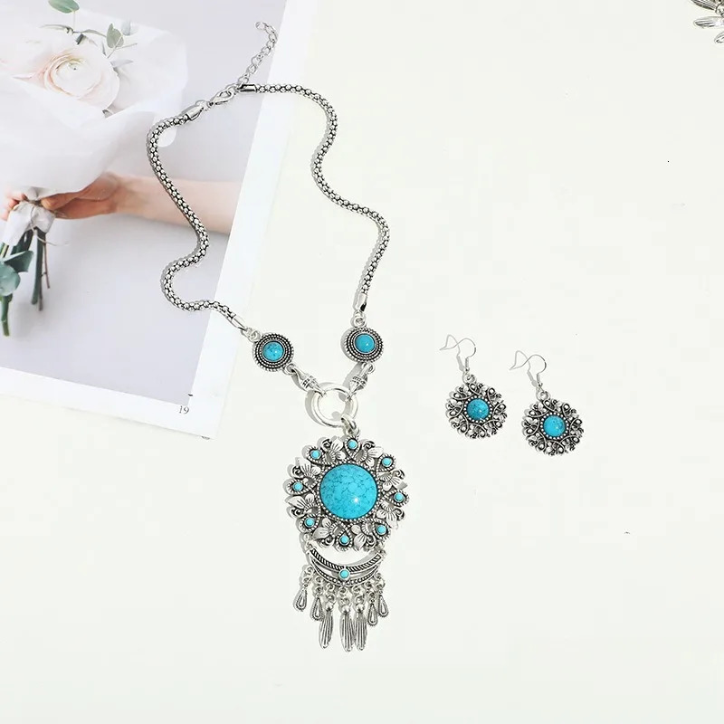 Retro Tibetan Necklace Earring Set with Ethnic Style Turquoise Tassel Necklace Fashion Women Festival Accessories 251224