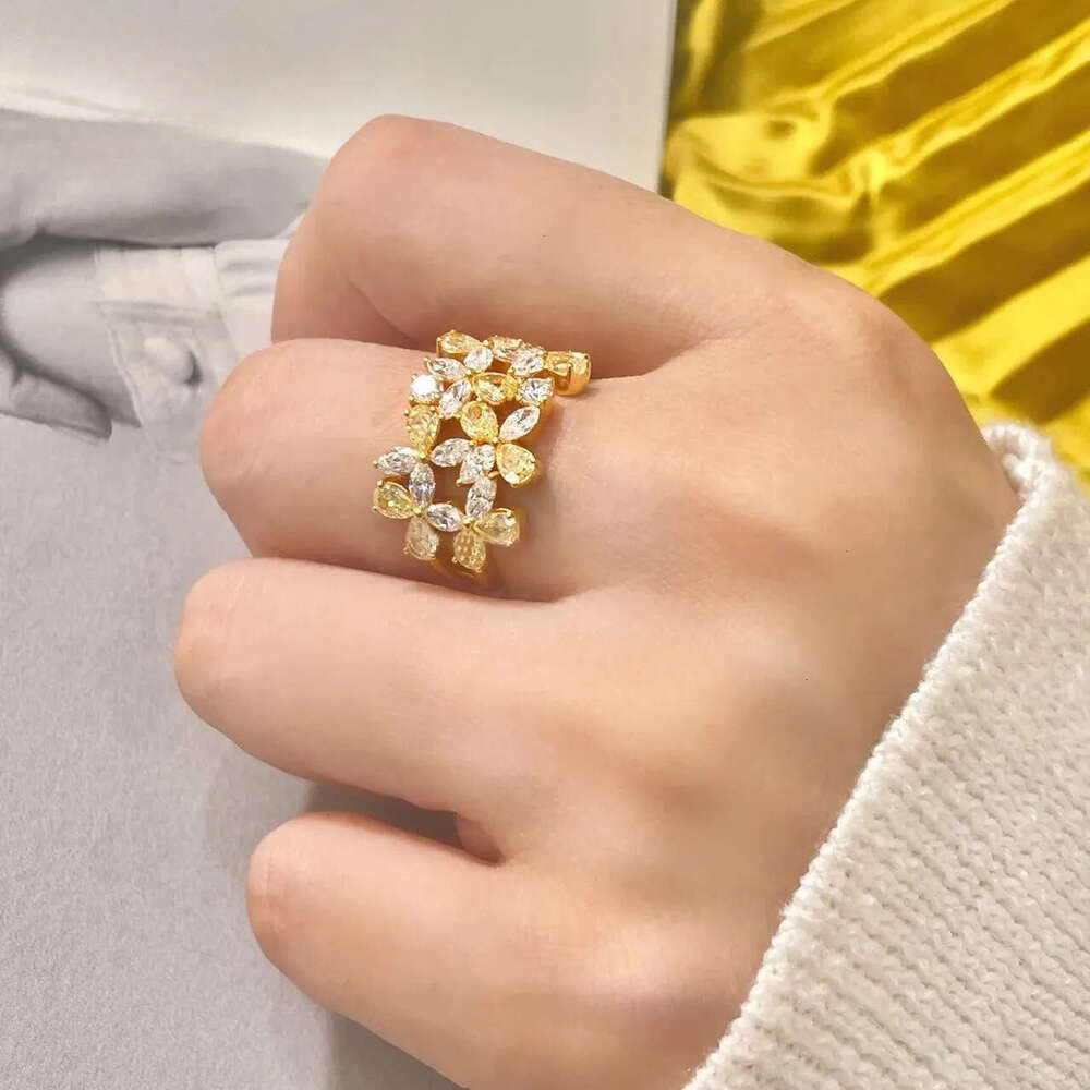 Designer Jewellery High Quality 18K Plated Water Drop Shape Micro Pave Diamond Ring Small Yellow Flower Design for Wedding Occasions Gift Textured Nic