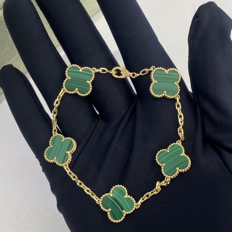 Classic Designer Women's Bracelet 18K Gold Agate Shell Jewelry Women's and Young Women's Style Wedding and Valentine's Day Bracelet