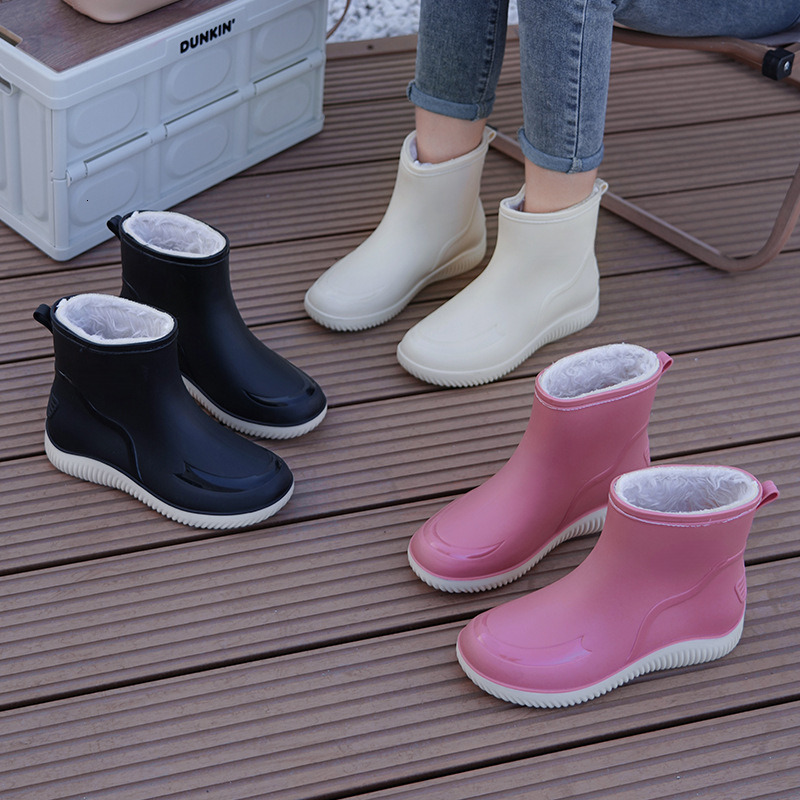 New wool lined women's shoes with anti freezing, anti slip, waterproof and wear-resistant boots, thick soled snow boots