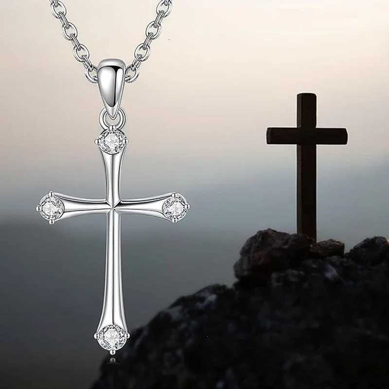 Huitan Minimalist Style Cross Pendant Necklace for Women Versatile Daily Devout Neck Accessories Trendy Halloween Party Jewelry Y251227