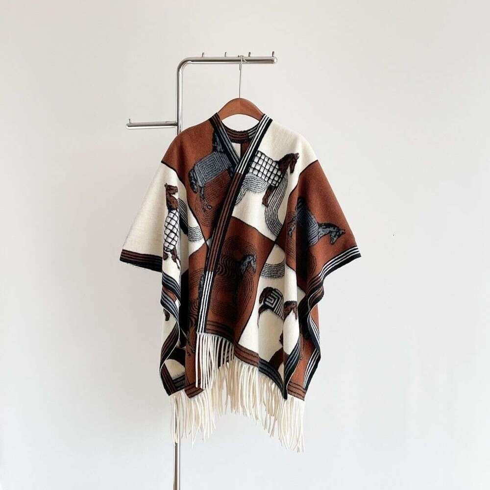 New Stylish Shawl Autumn Winter Tassel Vintage Cape Carriage Thickened Travel High-End Warm Scarf Cloak