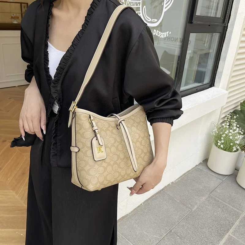Elegant Ladies Messenger Bag Leather Crossbody Style Womens Handbag Classic And Popular Design By FaMOUs H251229