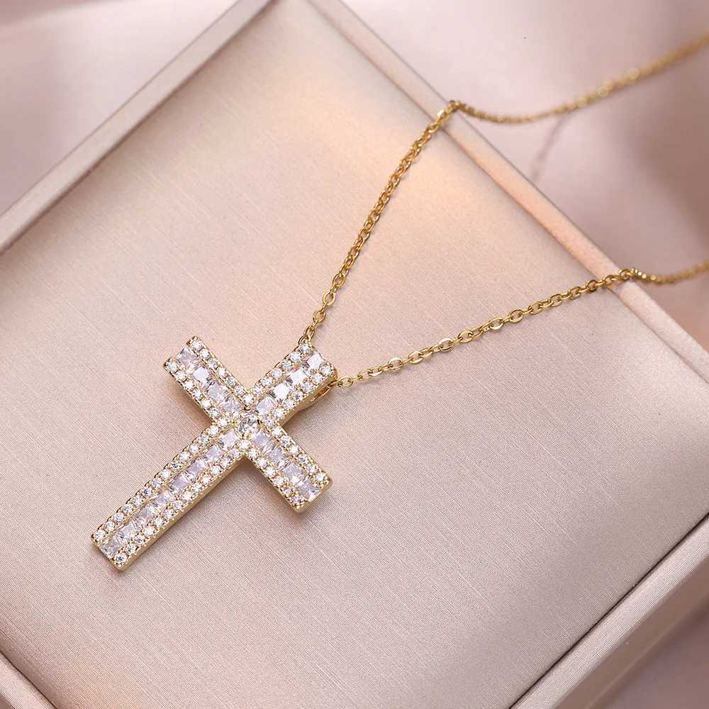 Shiny Luxury Zircon Cross Pendant Necklace for Women Men Stainless Steel Chain Cool Cross Jewelry Accessories Gifts for Friends Y251227