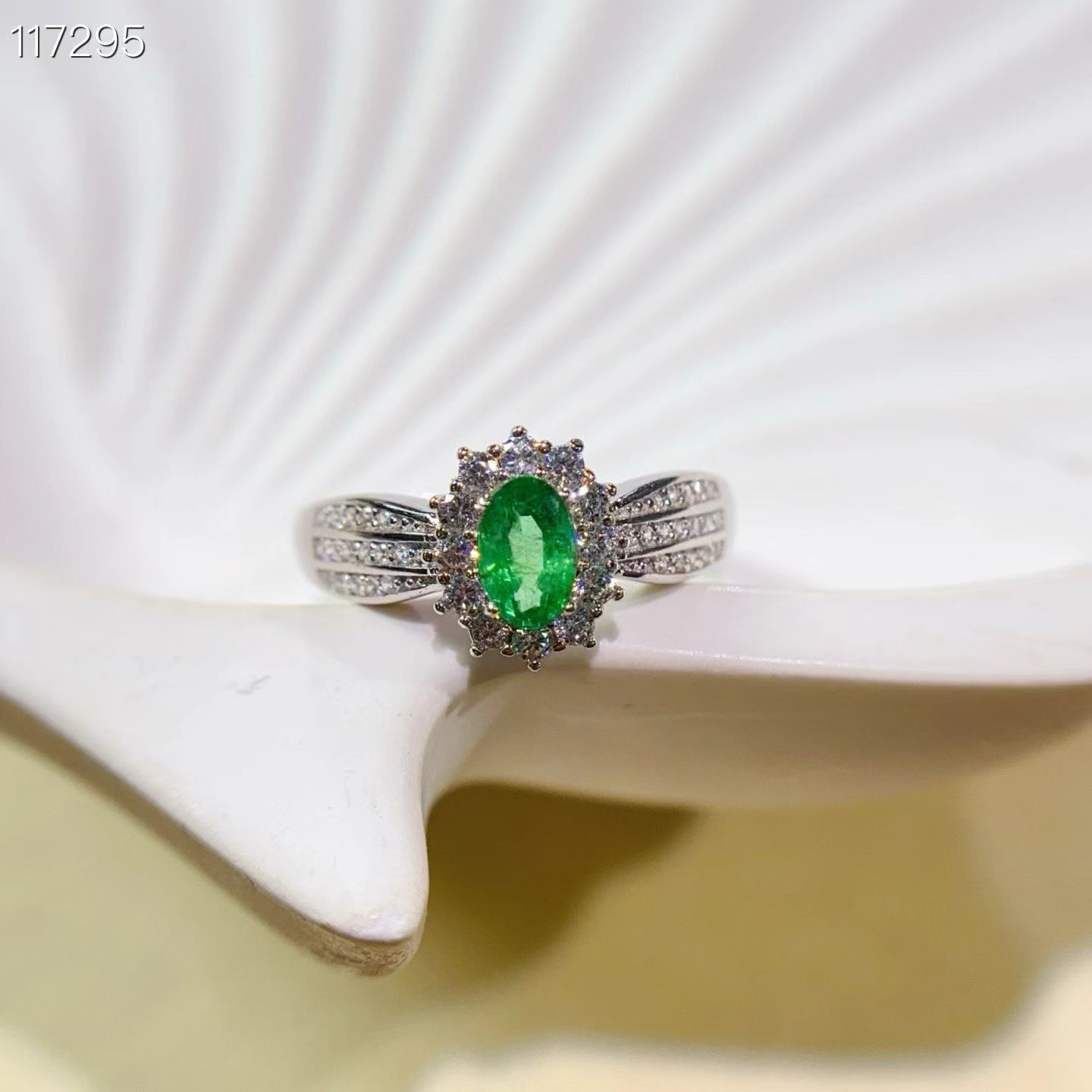 Classic engagement ring for women natural emerald ring with certificate 4mm*6mm 0.4ct Colombian emerald jewelry