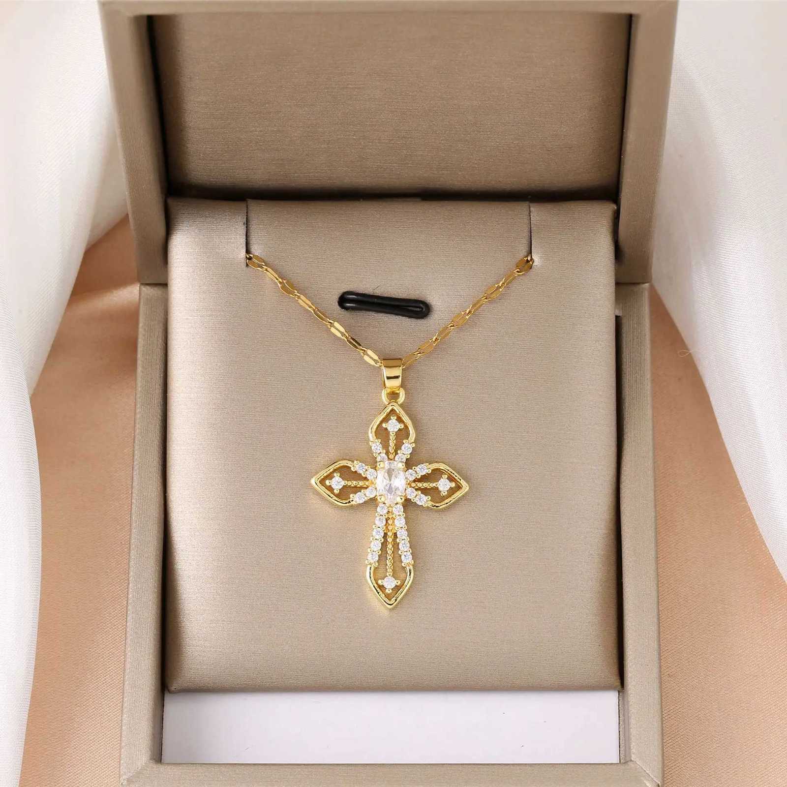 Womens Vintage Cross Necklace Light Luxury Temperament Stainless Steel Versatile Collarbone Chain Jewelry Y251227