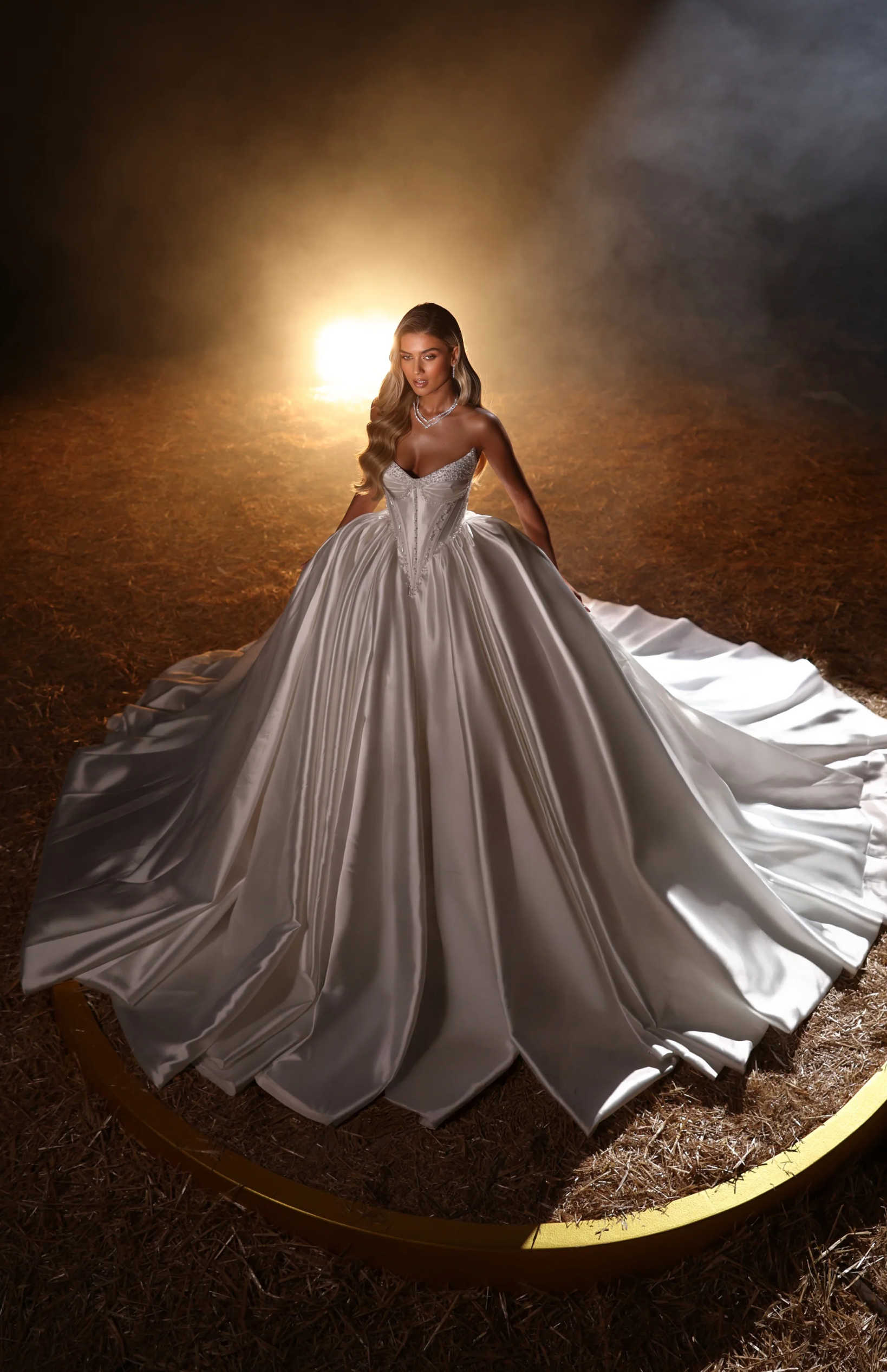 Richly Ball Gown For Women Elegant Satin Structured Bodice Princess Pearls Wedding Dress Modern V Neck Bride Wear Long Train