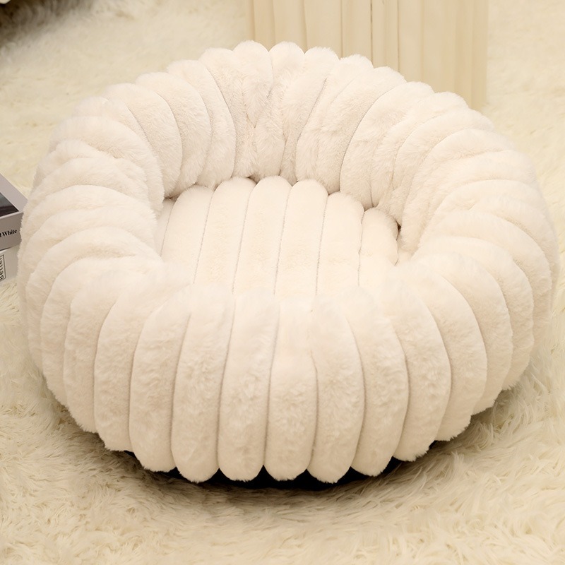 Spacious Furry Home Shelter: Oversized Warm Pet Napping Pad