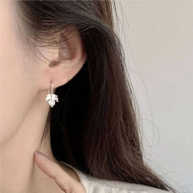 PANJBJ 925 Sterling Silve Maple Leave Studs Earring for Women Plant Texture Office Versatile Simple Accessories Gift Dropship C251227