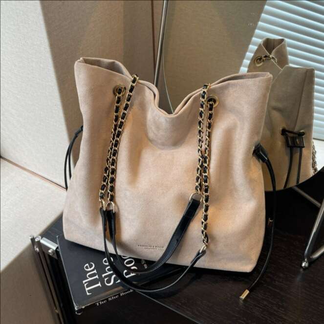 Women's Minimalist Drawstring Chain Bucket - Korean Inspired Fall Fashion