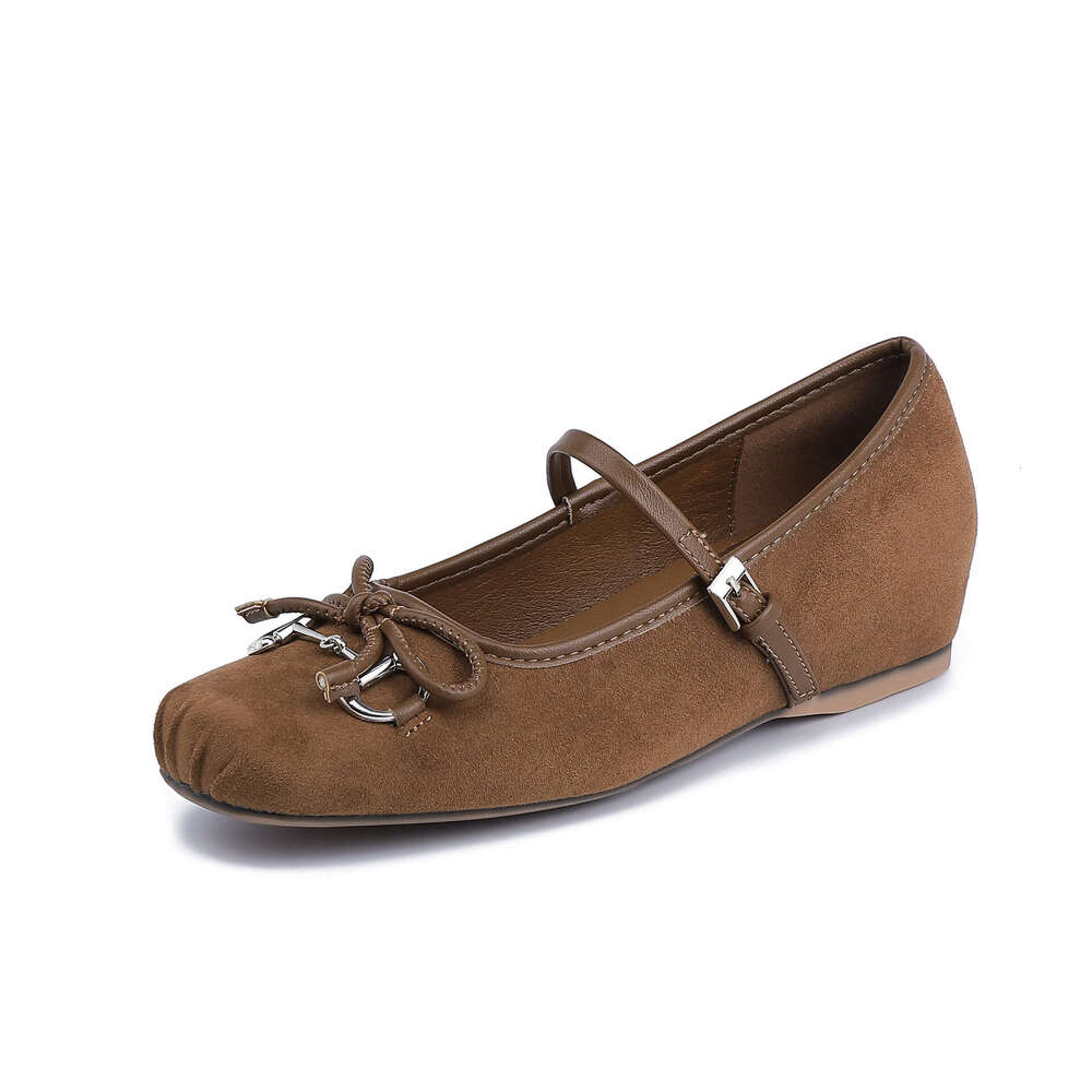 Internet Celebrity Style 2025 Spring New Korean Retro Single Shoes for Women, High-End Fashion Ballet Flats with Wrinkles