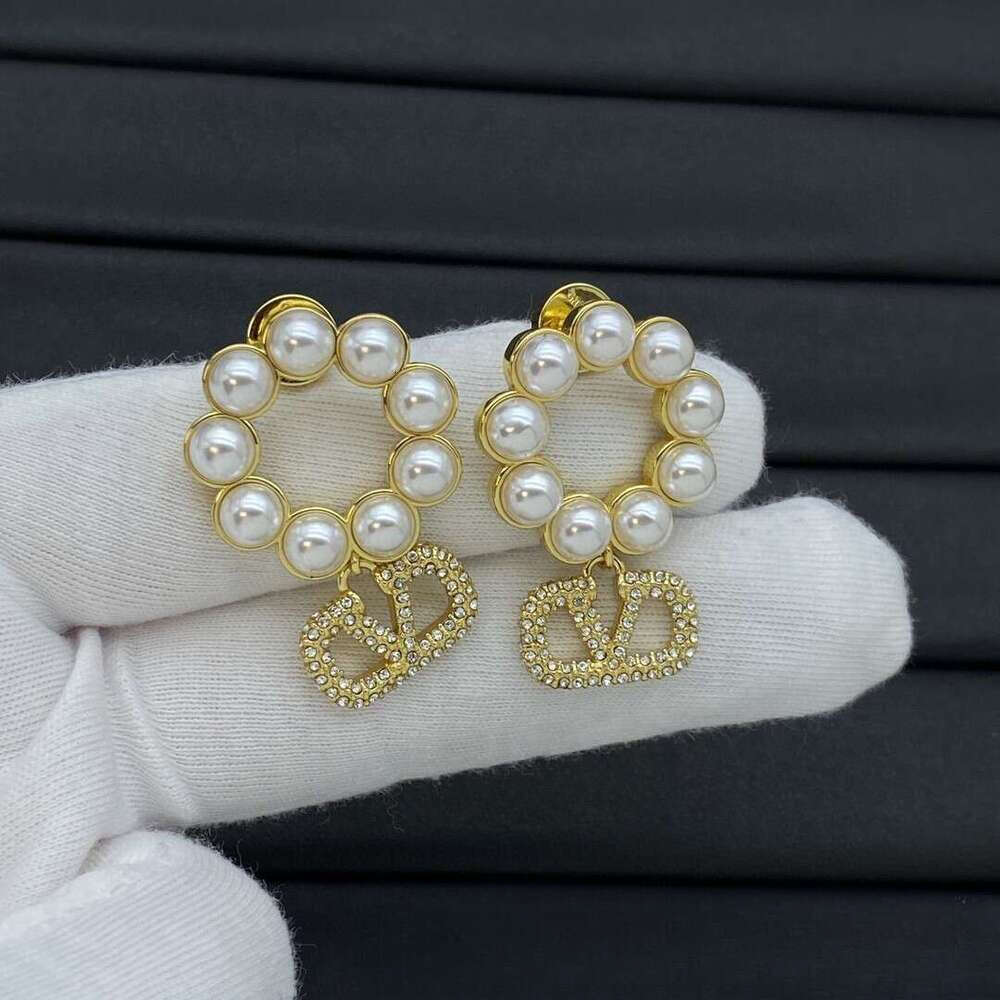 V-Letter Earrings Designer Women's Earrings Diamond-Studded Fashion Jewelry