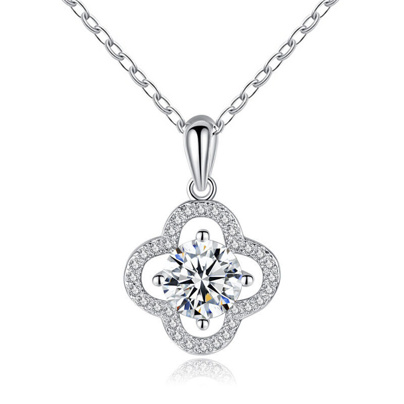 Fashionable And High End Clover Pendant Necklace With Moissanite Inlay Fashionable Temperament Collarbone Chain
