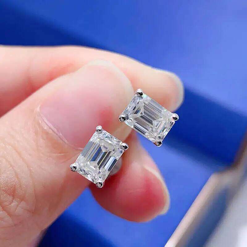 2CT Radiant Emerald Cut Rectangle Moissanite Earrings Unisex S925 Sterling Silver Jewelry Classic Ear Studs For Man Women 74d