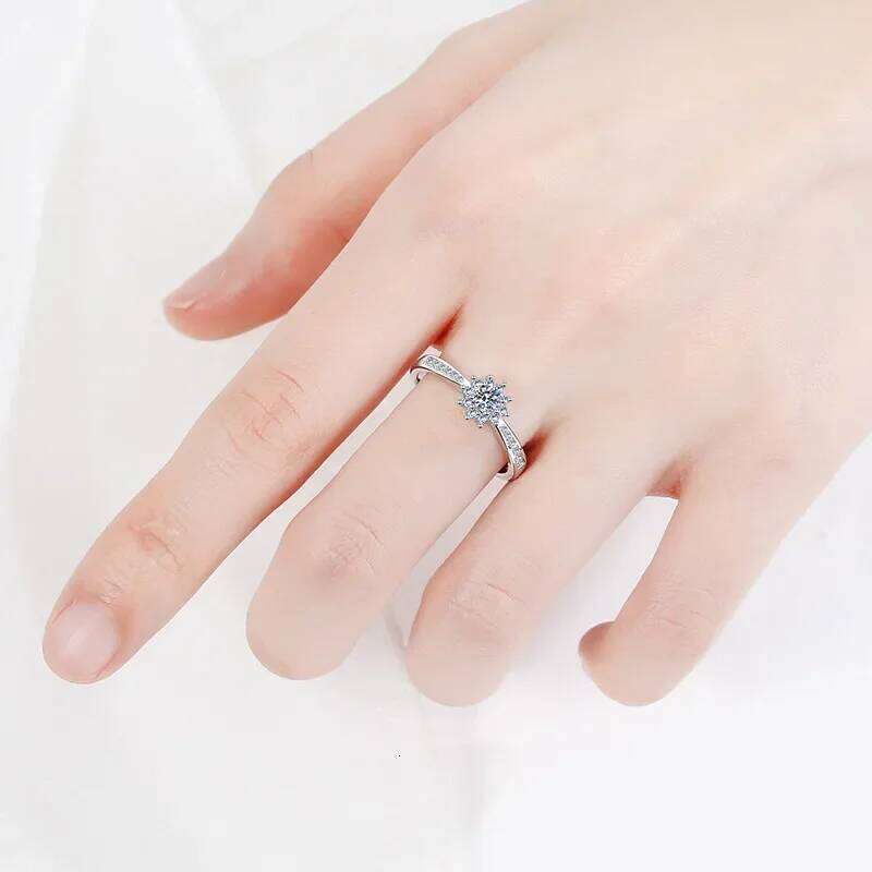 18K gold inlaid diamond fashion ring, PT950 platinum moissanite wedding ring for girlfriend as a gift d6d