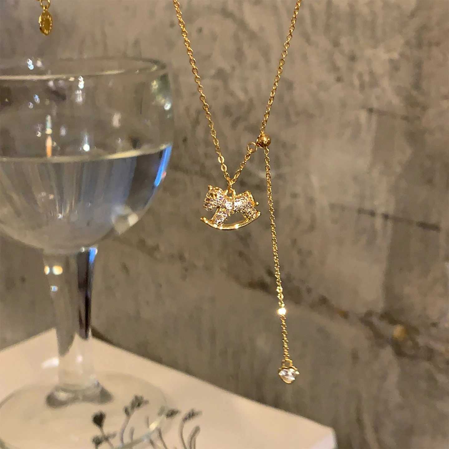 New Design Pulling Chain Little Horse Pendant Necklace for Women Lovely Gold Plated Clavicle Necklace Friendship Jewelry Gift Y251227