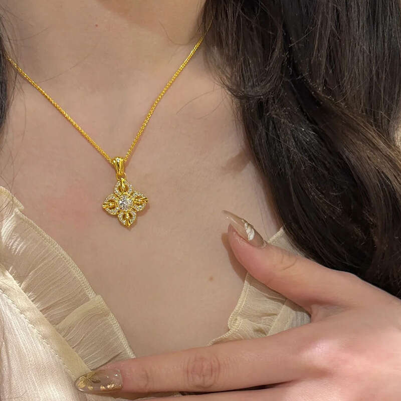 Openwork Cross Necklace Necklace Gold Four-Pointed Star Pendant Necklace Stylish and Versatile Collarbone Chain