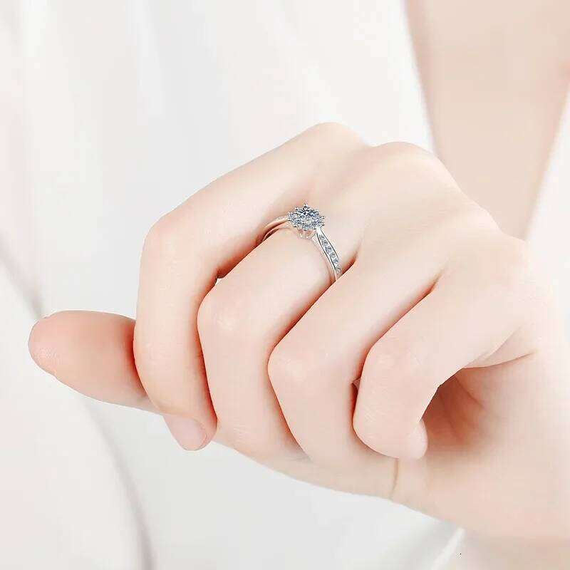 18K gold inlaid diamond fashion ring, PT950 platinum moissanite wedding ring for girlfriend as a gift d6d