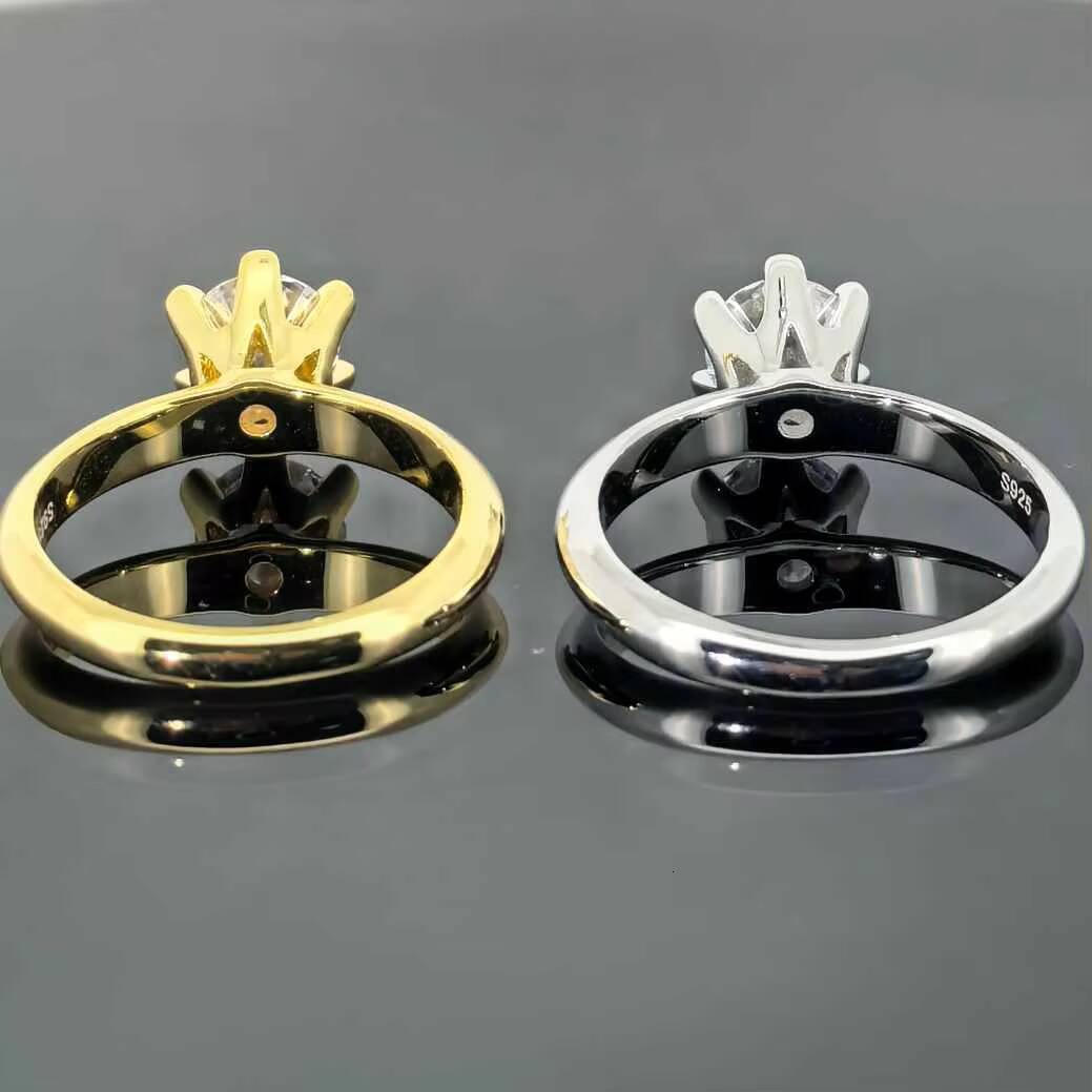 Moissanite S925 Sterling Silver Gold Plated 1CT Halo Design VVS Round Brilliant Cut Moissanite Diamond Engagement Ring