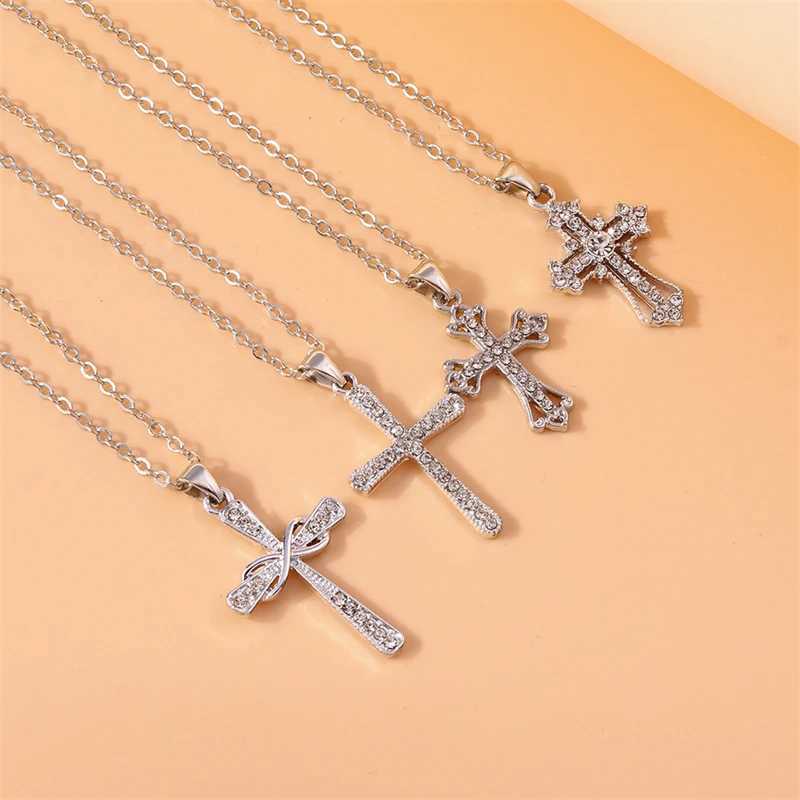 4Pcs/Set Fashion Crystal Cross Pendant Necklace Ladies Girl Thin Chain Necklace for Women Party Holiday Jewelry Gift Y251227