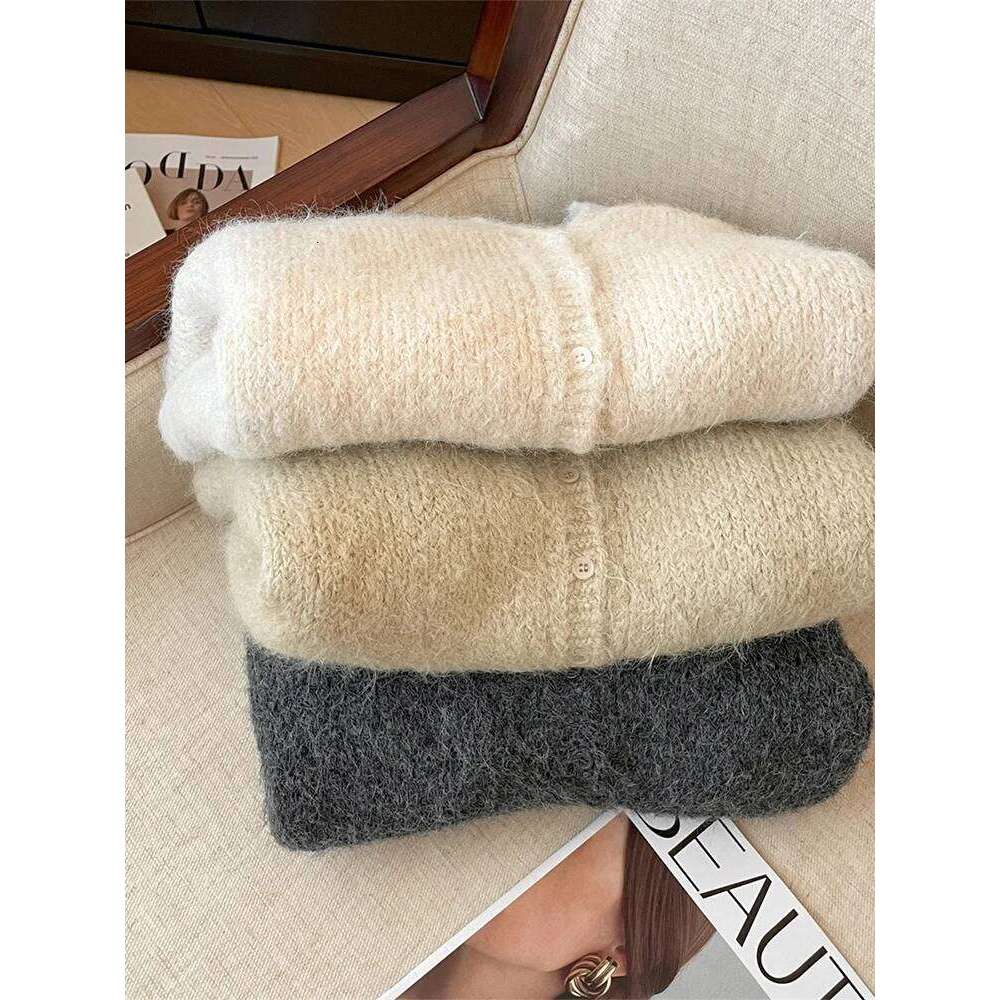Women Beige Cardigan Cozy Sweater Harajuku Vintage Korean Y2k Long Sleeves V-Neck Cashmere Sweaters Jumper 2000S Clothes Autumn