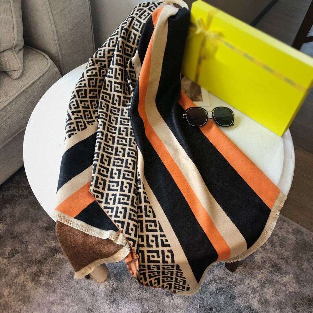 Cashmere Scarf Women 2025 New Autumn Style Gift For Mom's Birthday High-End Shawl Winter Women's Neck Warmer