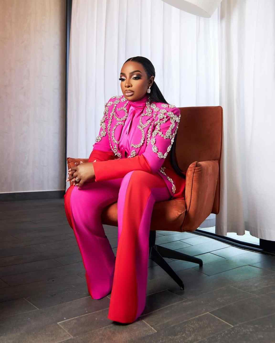 Luxury Custom Made Women Suits 2 Pieces Blazer Pants Notched Lapel One Button Rhinestone Appliques Formal Business Office Plus Size