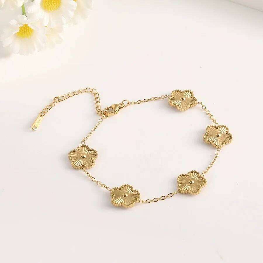18k Gold Plated Titanium Steel Bracelet Five-Leaf Clover Flower Design Luxury High-End Fashion Fadeless Adjustable Jewelry Gift 25H1229