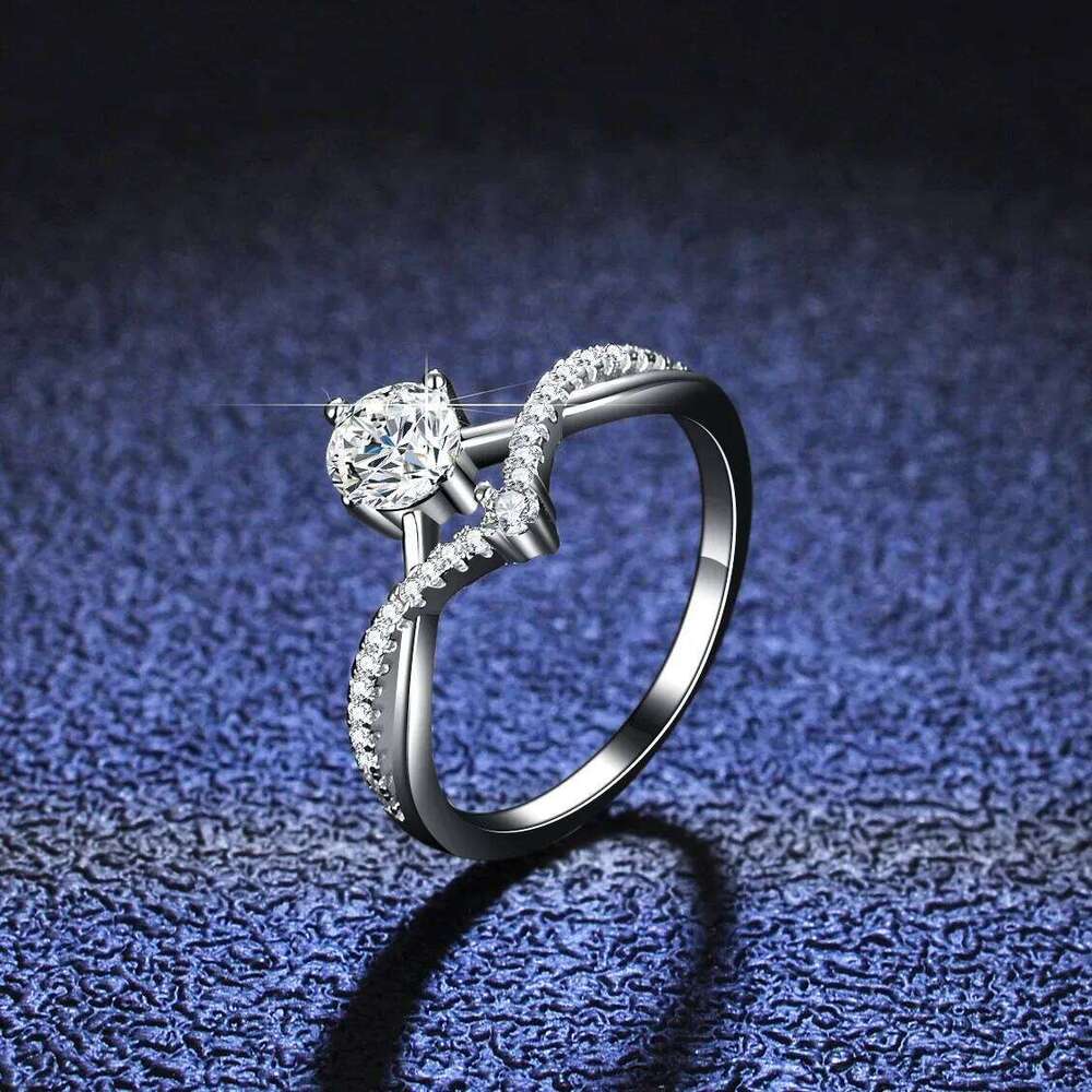 18K Gold Inlaid Moissanite Ring, Goddess Style High-end PT950 Platinum VVS1 Princess Crown Diamond Simple and Fashionable Ring d2f
