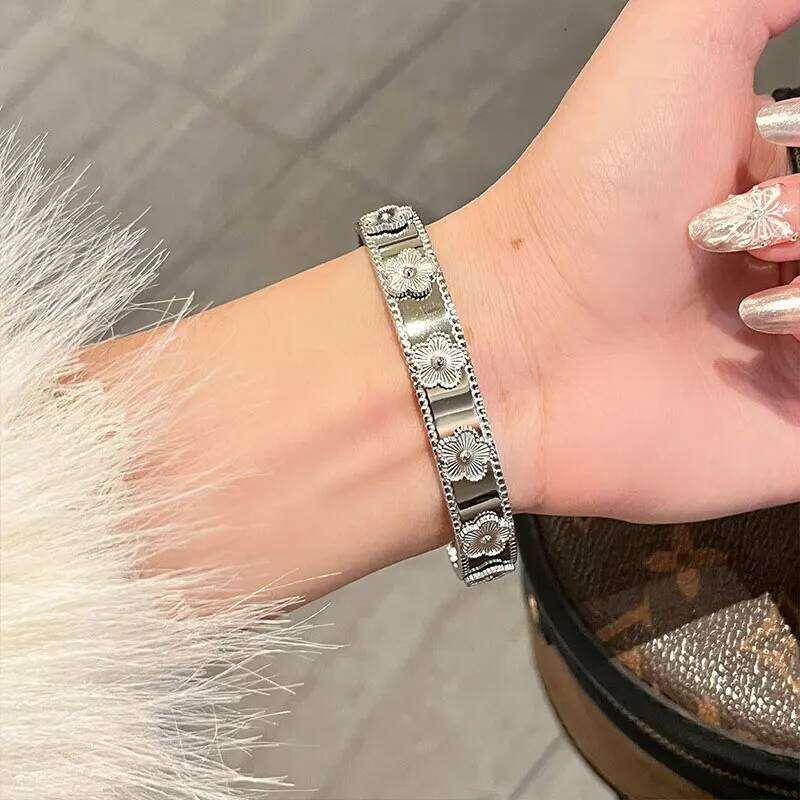 ZAKOL Stainless Steel Four-Leaf Clover Diamond Design Bracelet Jewelry, Suitable For Daily Matching Style Birthday Gifts