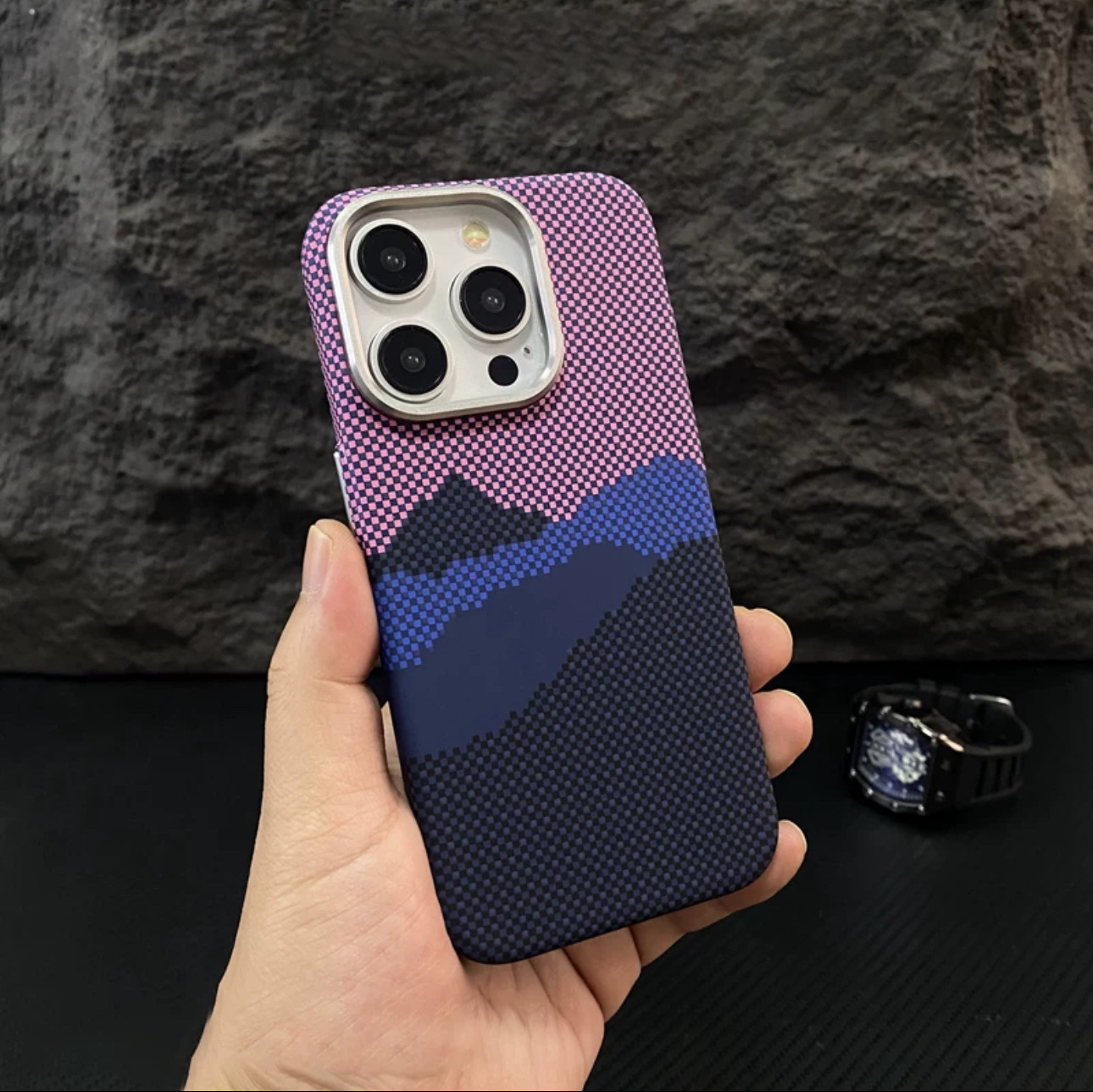 Glow-in-the-Dark Kevlar Texture Compatible with iPhone 16 Magnetic Charging Phone Carbon Fiber Apple 15 Full Coverage Hard Case