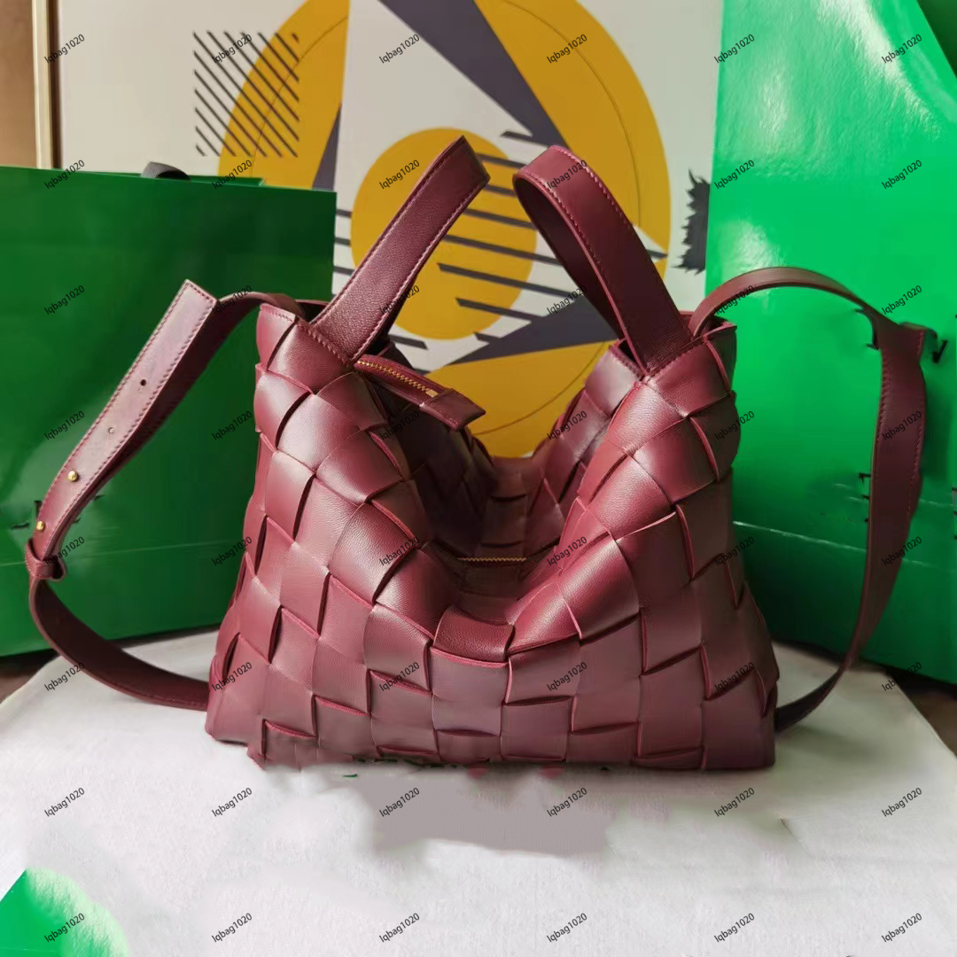 10A Top Quality Fashionable, Elegant, Beautiful, Exquisite, Stylish Ladies' Crossbody Bag