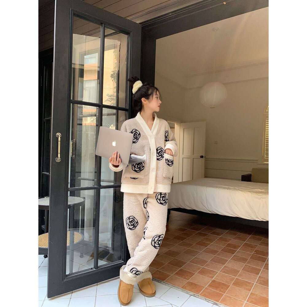 Women's Coral Fleece Pajamas New 2025 Wearable Outside Autumn Winter Warm Thickened Flannel Homewear Set