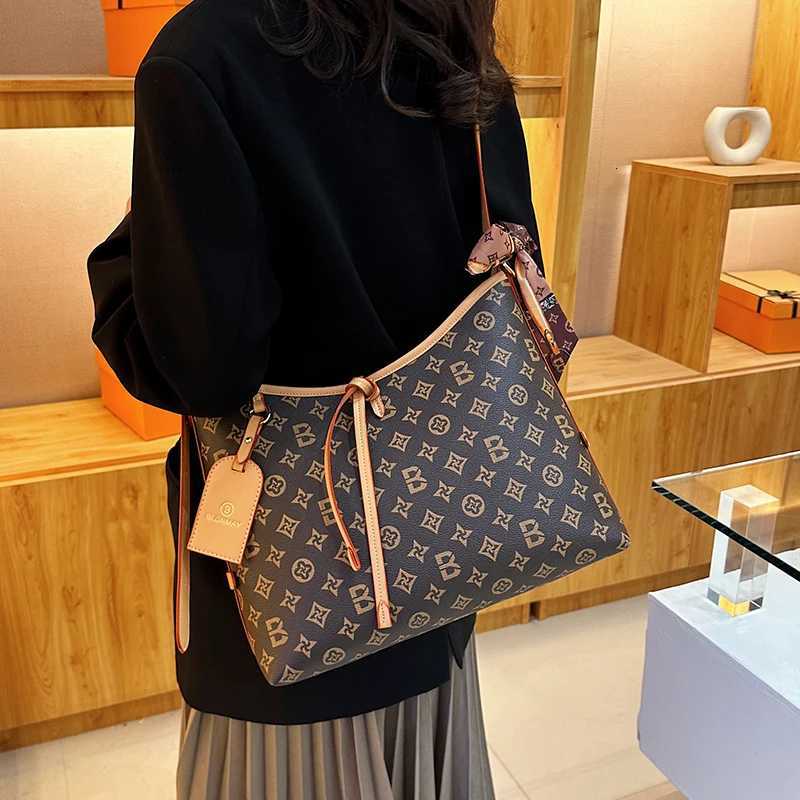 Classic Women Leather Handbag Crossbody Bag High End Shoulder Tote Elegant Vintage H251229