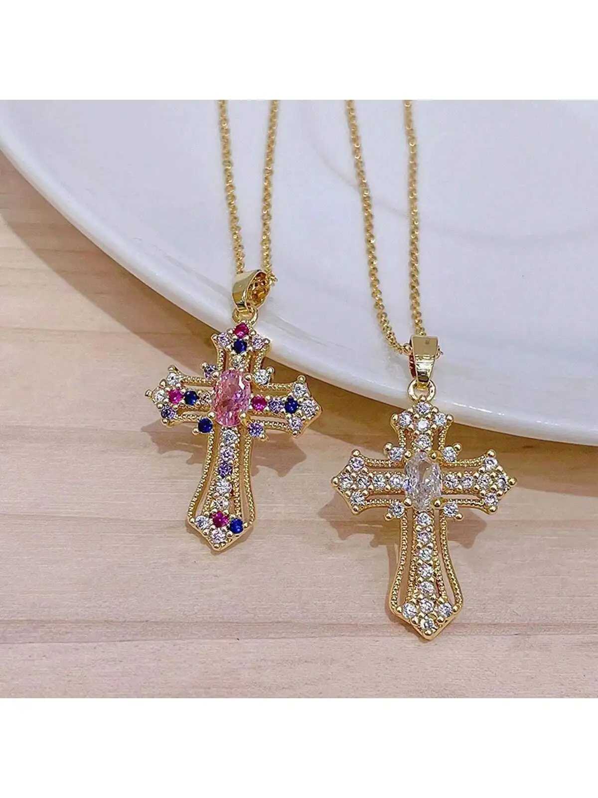 Fashion Light Luxury Zircon Cross Pendant Necklace for Women Elegant Charm Stainless Steel Clavicle Chain Jewelry Accessories Y251227