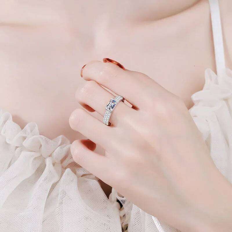 18K gold inlaid diamond women's ring, shiny emerald cut rectangular 1-Ct Pt950 platinum moissanite fashion ring 9d3