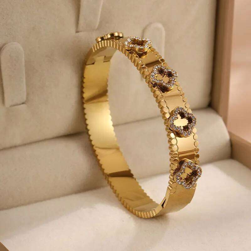 ZAKOL Stainless Steel Four-Leaf Clover Diamond Design Bracelet Jewelry, Suitable For Daily Matching Style Birthday Gifts