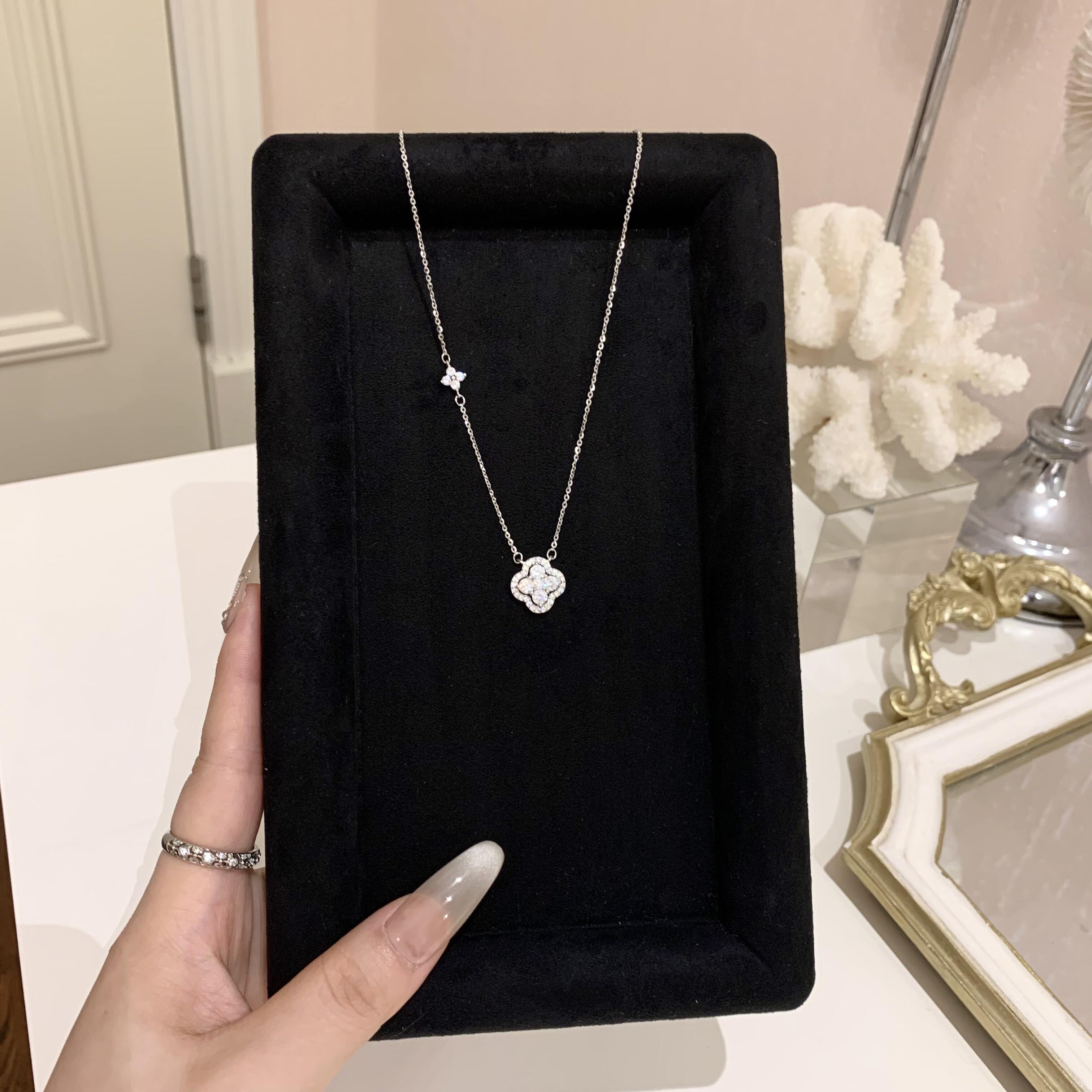 Luxury Brand Designer Jewelry Shiny Four-Leaf Clover Necklace For Women, Light Luxury, Niche, High-End Feel, Sparkling Collarbone Chain, Birthday Gift