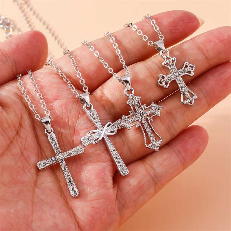 4Pcs/Set Fashion Crystal Cross Pendant Necklace Ladies Girl Thin Chain Necklace for Women Party Holiday Jewelry Gift Y251227