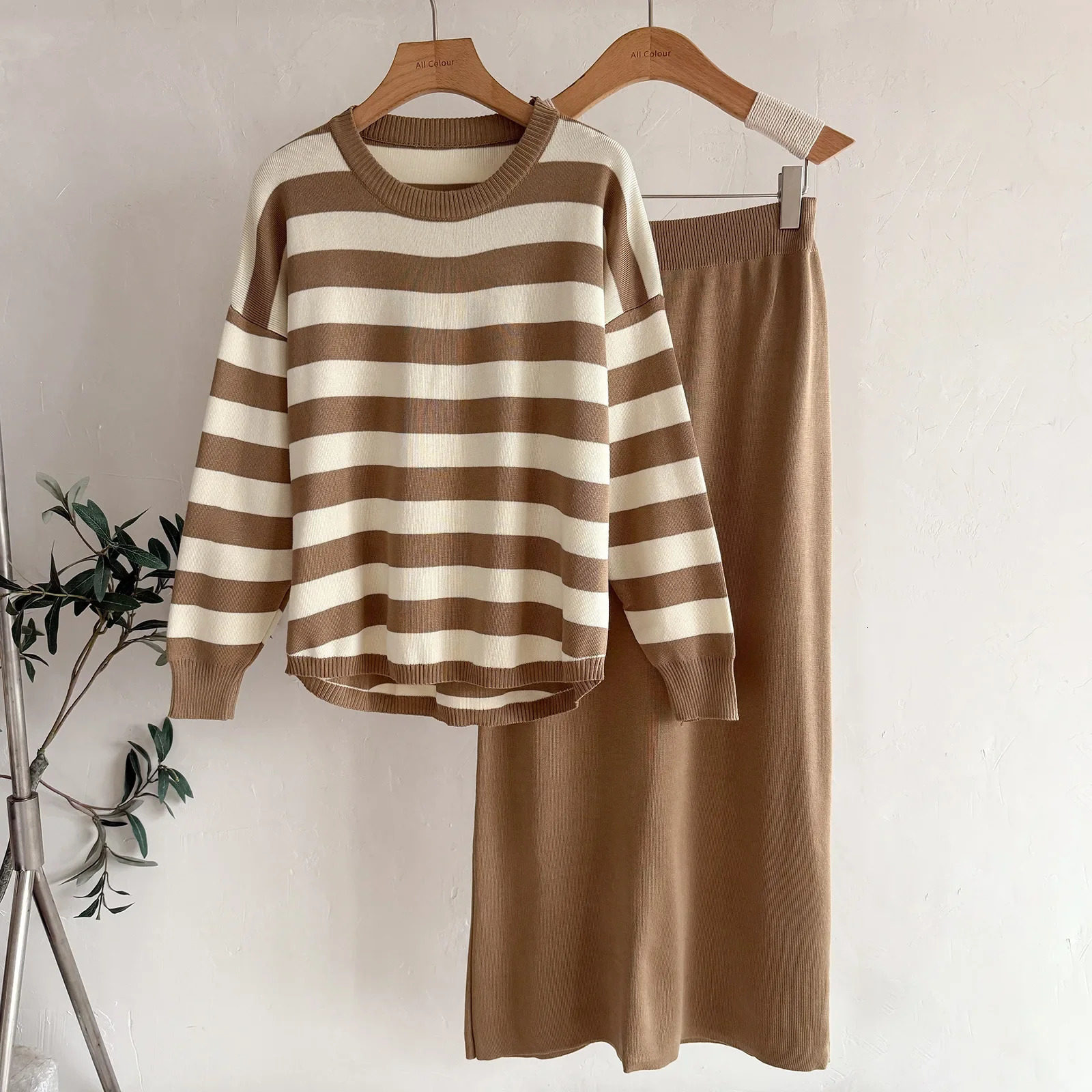 Fashionable Knitted Long Sleeve T-Shirt And High Waist Mini Skirt Womens Outfit Set Autumn Winter Polyester Fiber Ankle-Length 251219