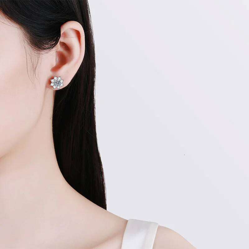 925 Sterling Silver 0.5 Carat Moissanite Diamond Sunflower Earrings Exquisite Fashion Temperament Anniversary Valentine's Day 0d8