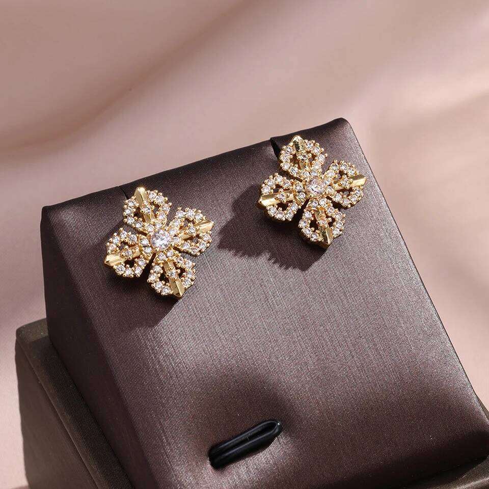 ZAKOL Brilliant Micro-inlaid Zirconia Camellia Stud Earrings for Women Exquisite Geometric Flower Party Ear Accessories